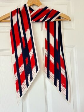 Vintage VERA NEUMANN Silk Scarf pointed ends blue red white print neck scarf